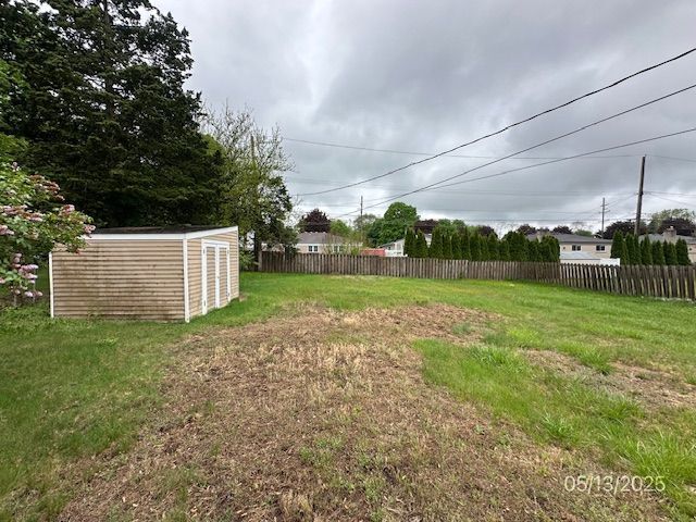 18543 Sunset St, Livonia, MI 48152 - view of yard