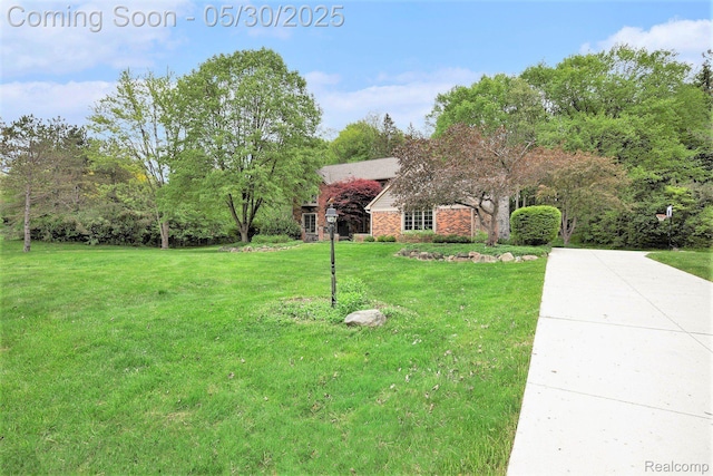 7254 Dark Lake Dr, Clarkston, MI 48346 - view of green lawn