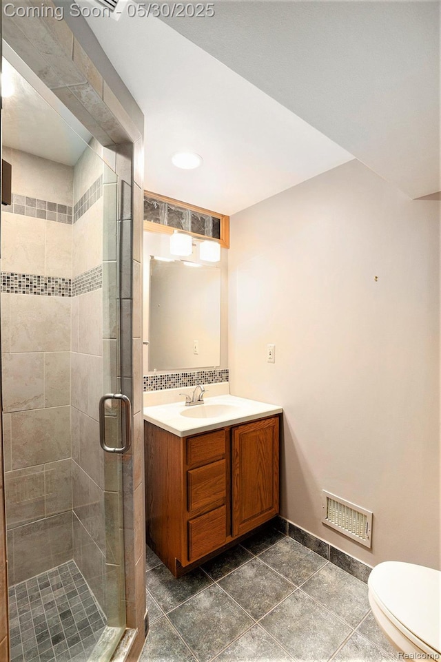 7254 Dark Lake Dr, Clarkston, MI 48346 - full bath with vanity, a stall shower, toilet, baseboards, and recessed lighting