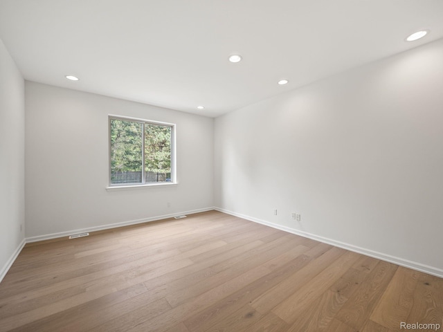 1231 Burns Dr, Troy, MI 48083 - unfurnished room featuring wood finished floors, recessed lighting, and baseboards