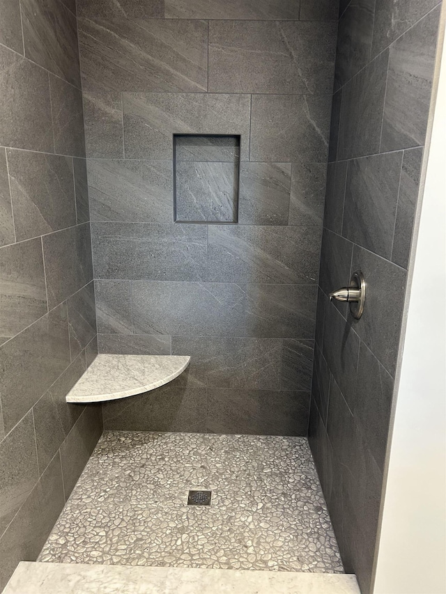 bathroom featuring tiled shower