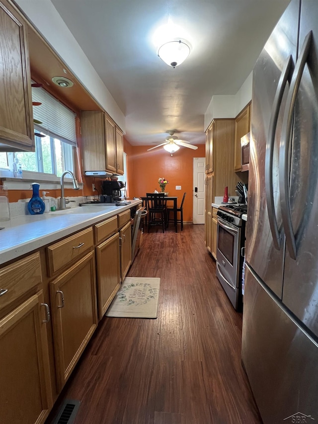 1441 Dover Pl, Saginaw, MI 48638 - kitchen with appliances with stainless steel finishes, ceiling fan, a sink, dark wood finished floors, and light countertops