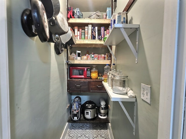 5014 Ford St, Swartz Creek, MI 48473 - view of pantry