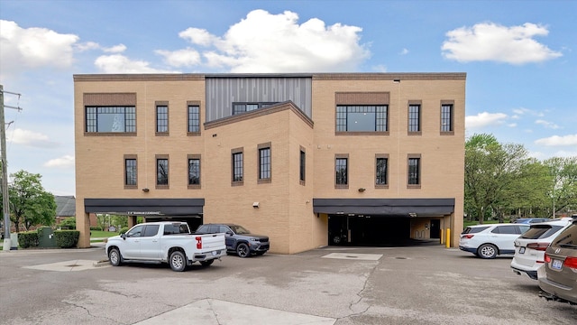 804 N Main St Unit 2C, Rochester, MI 48307 - view of property with uncovered parking