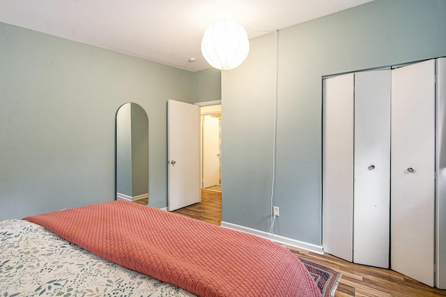 2753 Cumberland Ave, Ann Arbor, MI 48104 - bedroom with wood finished floors, a closet, and baseboards