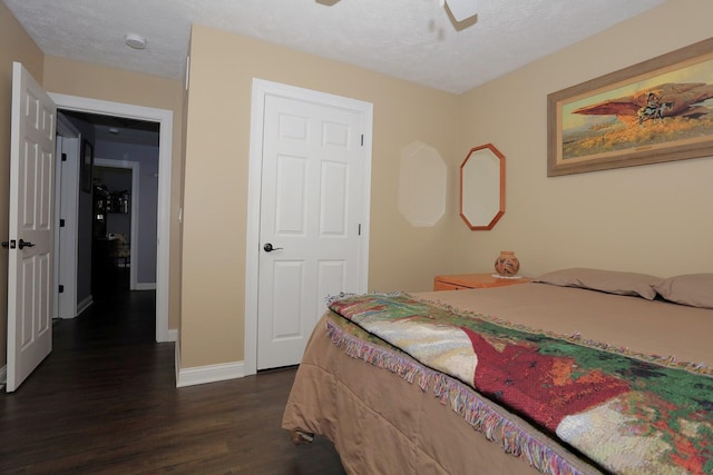 113 Davis Dr, Brooklyn, MI 49230 - bedroom featuring dark wood-style flooring, baseboards, a textured ceiling, and a ceiling fan
