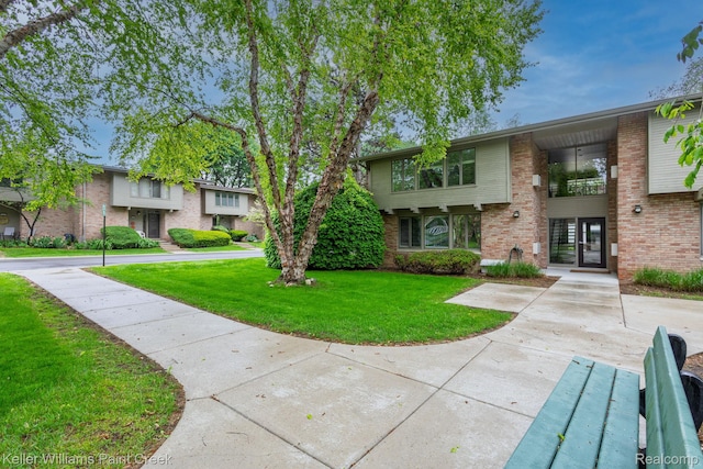 340 Concord, Bloomfield Hills, MI 48304 - view of community featuring a yard