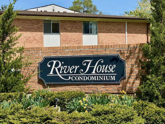 1233 Island Dr Unit 203, Ann Arbor, MI 48105 - view of community / neighborhood sign