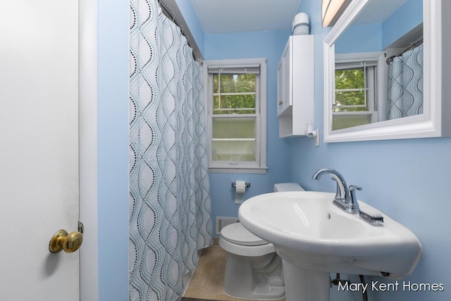 756 66th St SE, Grand Rapids, MI 49548 - bathroom featuring toilet, plenty of natural light, and a shower with curtain