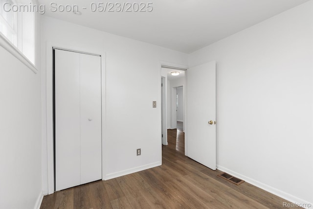 464 W Jarvis Ave, Hazel Park, MI 48030 - unfurnished bedroom with wood finished floors, a closet, and baseboards