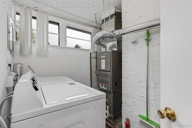 464 W Jarvis Ave, Hazel Park, MI 48030 - washroom featuring independent washer and dryer