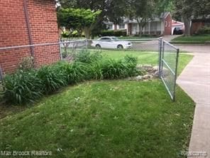 4139 Yorba Linda Blvd, Royal Oak, MI 48073 - view of yard