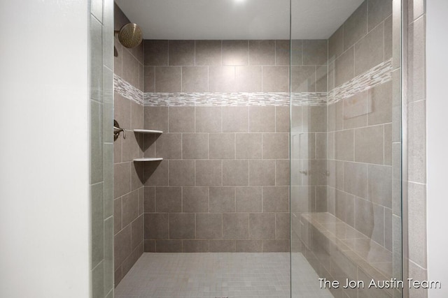 9012 N Wolven Ridge Ct, Rockford, MI 49341 - full bath featuring a tile shower