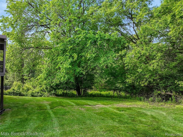 5844 Independence Ln, West Bloomfield, MI 48322 - view of green lawn