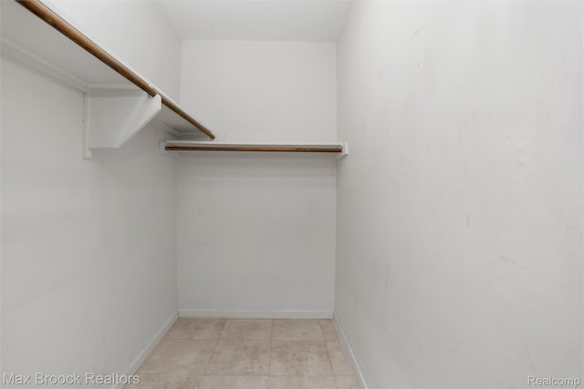 5844 Independence Ln, West Bloomfield, MI 48322 - view of walk in closet