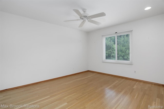 5844 Independence Ln, West Bloomfield, MI 48322 - unfurnished room featuring light wood finished floors, baseboards, a ceiling fan, and recessed lighting