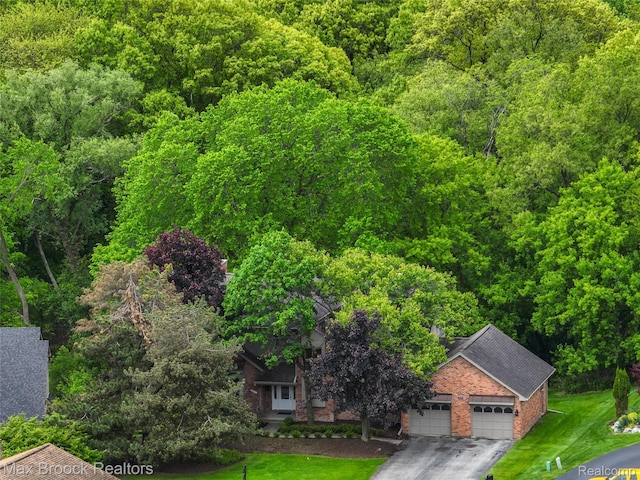 5844 Independence Ln, West Bloomfield, MI 48322 - aerial view of property and surrounding area featuring a forest