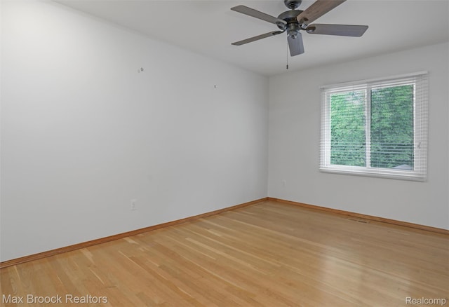 5844 Independence Ln, West Bloomfield, MI 48322 - unfurnished room featuring light wood-style flooring, baseboards, and ceiling fan