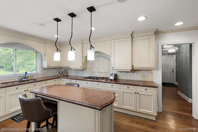 4889 Ardmore Dr, Bloomfield Hills, MI 48302 - kitchen featuring a sink, stainless steel gas stovetop, dark countertops, a kitchen island, and tasteful backsplash