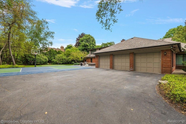 4889 Ardmore Dr, Bloomfield Hills, MI 48302 - view of garage