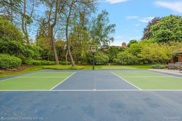 4889 Ardmore Dr, Bloomfield Hills, MI 48302 - view of basketball court with community basketball court