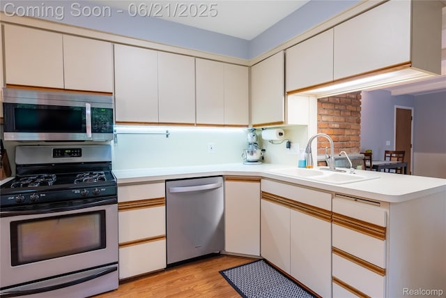 31894 Merton Dr, Farmington Hills, MI 48334 - photo 8