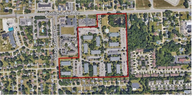 930 Village Green Ln, Waterford, MI 48328 - map / location