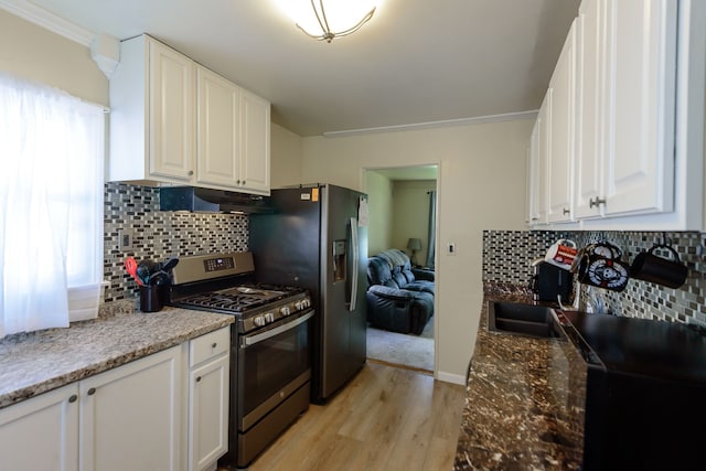 24690 Annapolis St, Dearborn Heights, MI 48125 - kitchen featuring stainless steel appliances, light wood-style flooring, white cabinetry, backsplash, and ornamental molding