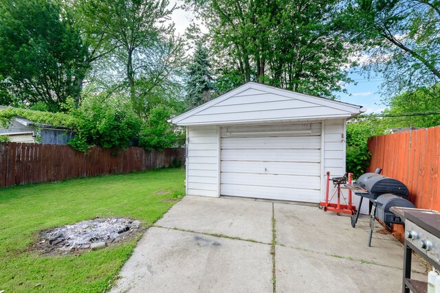 24690 Annapolis St, Dearborn Heights, MI 48125 - detached garage featuring concrete driveway