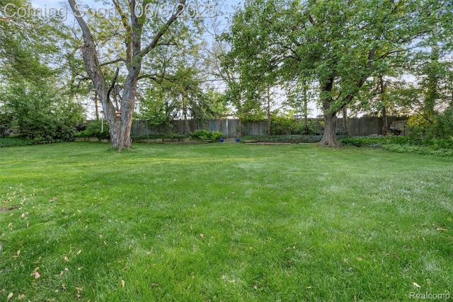 36963 Heatherton Dr, Farmington, MI 48335 - view of yard