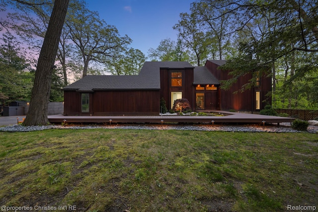 7371 Lindenmere Dr, Bloomfield Hills, MI 48301 - rear view of property with a wooden deck, a lawn, and roof with shingles