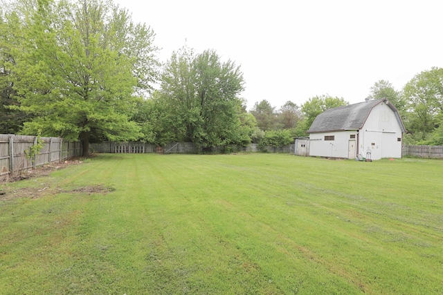 10432 W Wilson Rd, Montrose, MI 48457 - view of yard featuring a barn, an outdoor structure, and view of wooded area