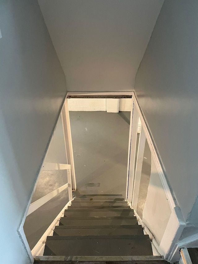 19943 Southfield Fwy, Detroit, MI 48235 - view of staircase