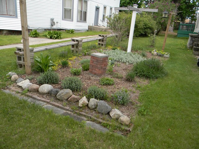 306 N Rowe St, Ludington, MI 49431 - view of grassy yard