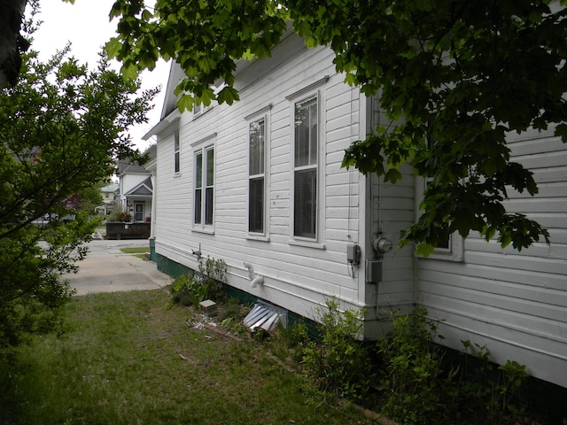 306 N Rowe St, Ludington, MI 49431 - view of home's exterior featuring a yard