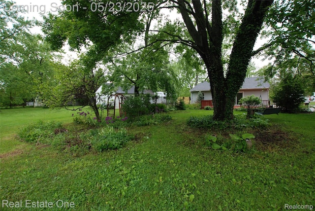 5399 Brobeck St, Flint, MI 48532 - view of grassy yard
