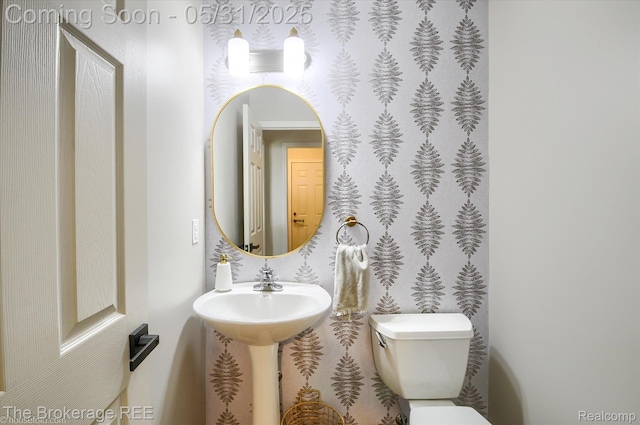 4422 Jordan Dr, Grand Blanc, MI 48439 - half bath featuring toilet