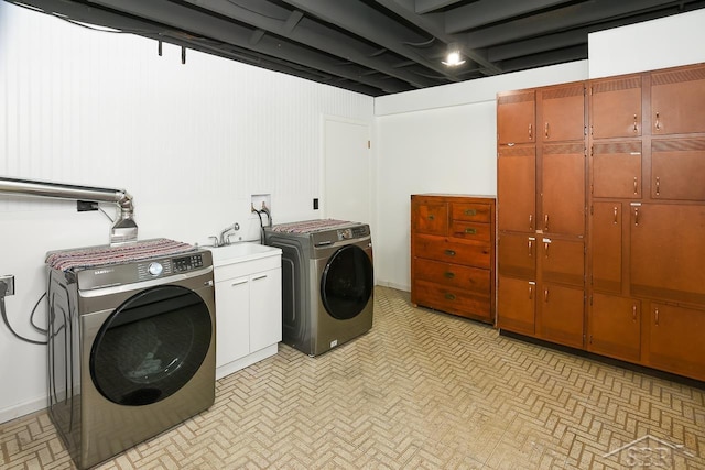 1466 Wilson Ave, Saginaw, MI 48638 - laundry room featuring cabinet space and independent washer and dryer