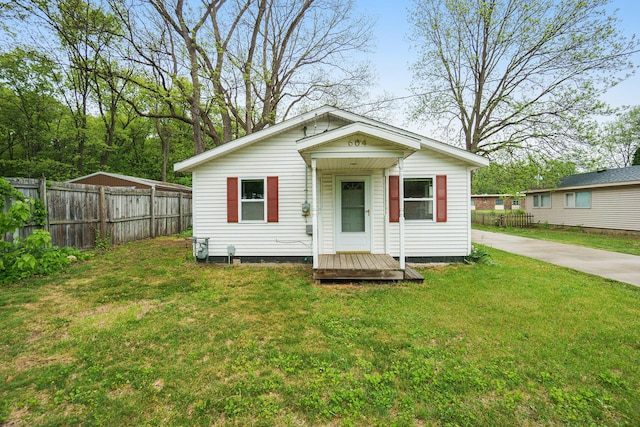 604 W Hill St, Plainwell, MI 49080 - view of front facade