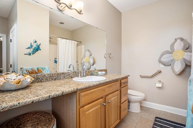 7522 S 10th St, Kalamazoo, MI 49009 - full bathroom featuring toilet, tile patterned flooring, vanity, baseboards, and curtained shower