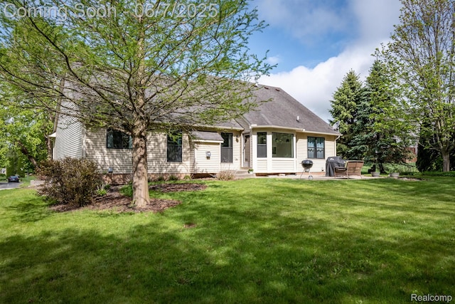 1542 Summerfield Ln, Howell, MI 48843 - back of property featuring a lawn and a patio area