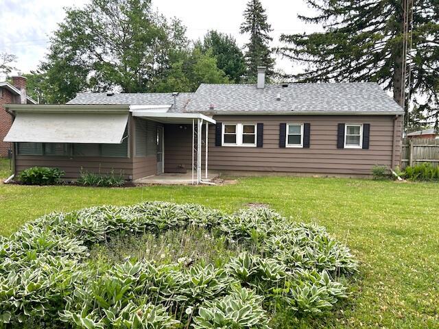526 18th St, Jackson, MI 49203 - ranch-style home with a chimney