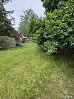 18598 Henry St, Melvindale, MI 48122 - view of grassy yard