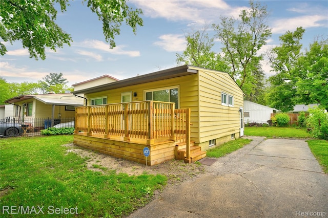 1925 Gilmartin St, Flint, MI 48503 - view of front of home with a deck