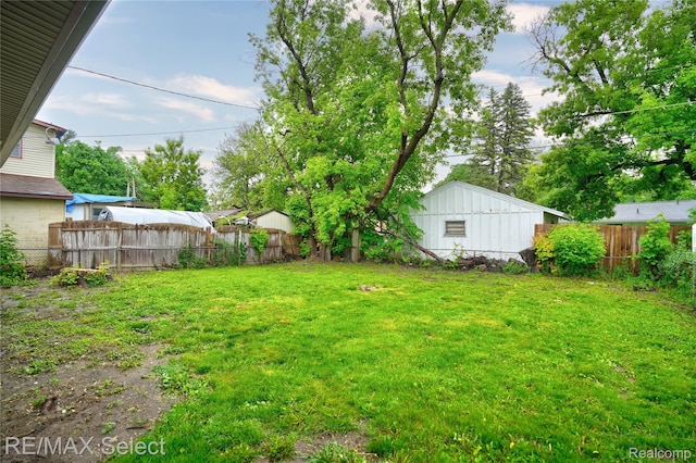 1925 Gilmartin St, Flint, MI 48503 - view of yard