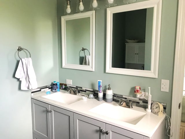 5883 Thistlewood Ave, Scotts, MI 49088 - full bath featuring double vanity and backsplash