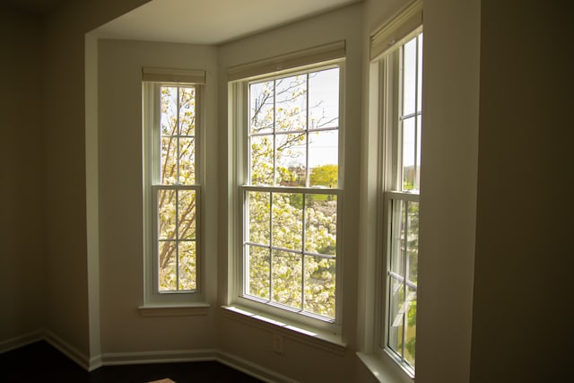 20072 Rodeo, Southfield, MI 48075 - detailed view of baseboards