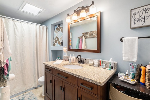 1977 Shipman Rd, Oxford, MI 48371 - bathroom featuring toilet, vanity, and curtained shower