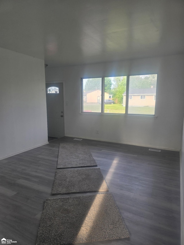 5406 Bermuda Ln, Flint, MI 48505 - unfurnished room with wood finished floors and baseboards