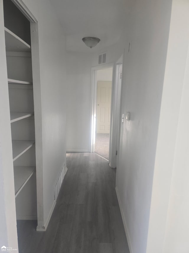 5406 Bermuda Ln, Flint, MI 48505 - hall featuring wood finished floors and baseboards